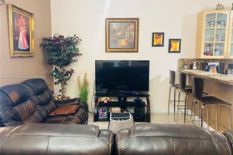 House in Miami Lakes, Florida 4 bedrooms, 190.26 sq.m. № 1960674 - photo 19