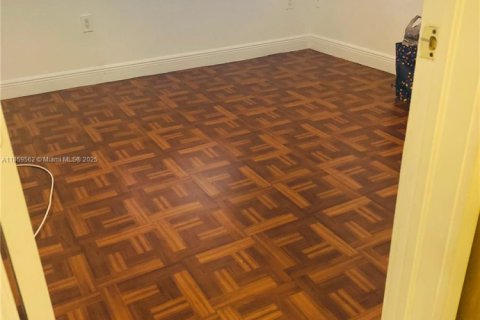 House in Miami Lakes, Florida 4 bedrooms, 190.26 sq.m. № 1960674 - photo 30