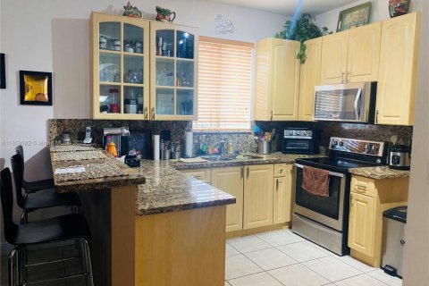 House in Miami Lakes, Florida 4 bedrooms, 190.26 sq.m. № 1960674 - photo 22