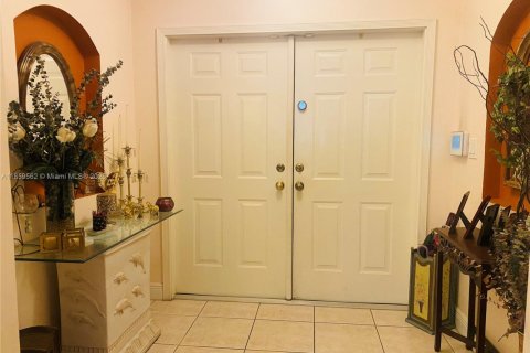 House in Miami Lakes, Florida 4 bedrooms, 190.26 sq.m. № 1960674 - photo 9