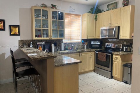 House in Miami Lakes, Florida 4 bedrooms, 190.26 sq.m. № 1960674 - photo 20