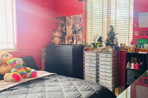 House in Miami Lakes, Florida 4 bedrooms, 190.26 sq.m. № 1960674 - photo 29