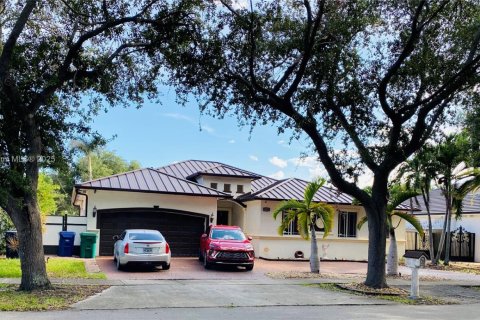 House in Miami Lakes, Florida 4 bedrooms, 190.26 sq.m. № 1960674