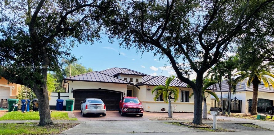 House in Miami Lakes, Florida 4 bedrooms, 190.26 sq.m. № 1960674