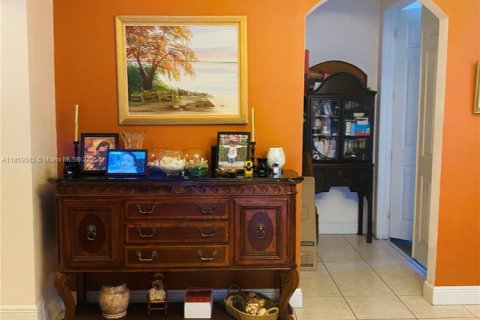 House in Miami Lakes, Florida 4 bedrooms, 190.26 sq.m. № 1960674 - photo 12