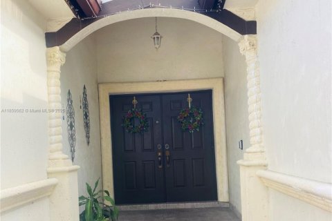 House in Miami Lakes, Florida 4 bedrooms, 190.26 sq.m. № 1960674 - photo 3
