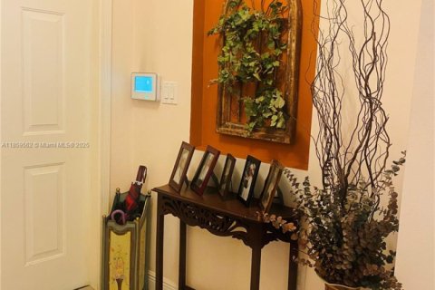 House in Miami Lakes, Florida 4 bedrooms, 190.26 sq.m. № 1960674 - photo 11