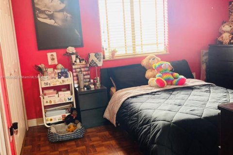 House in Miami Lakes, Florida 4 bedrooms, 190.26 sq.m. № 1960674 - photo 27