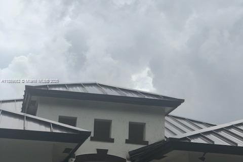 House in Miami Lakes, Florida 4 bedrooms, 190.26 sq.m. № 1960674 - photo 5