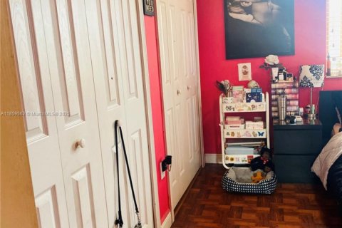 House in Miami Lakes, Florida 4 bedrooms, 190.26 sq.m. № 1960674 - photo 28