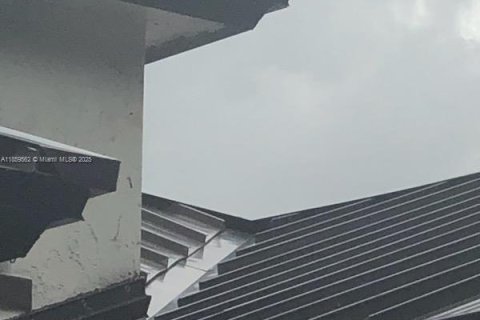 House in Miami Lakes, Florida 4 bedrooms, 190.26 sq.m. № 1960674 - photo 7