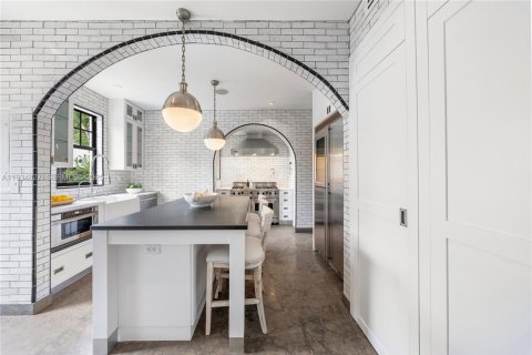 House in Miami, Florida 4 bedrooms, 248.23 sq.m. № 1994052 - photo 15