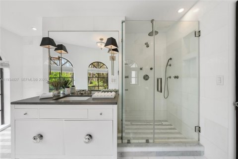House in Miami, Florida 4 bedrooms, 248.23 sq.m. № 1994052 - photo 26