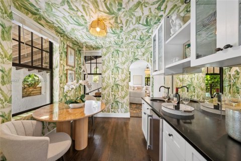 House in Miami, Florida 4 bedrooms, 248.23 sq.m. № 1994052 - photo 20