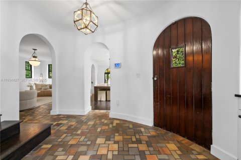 House in Miami, Florida 4 bedrooms, 248.23 sq.m. № 1994052 - photo 5