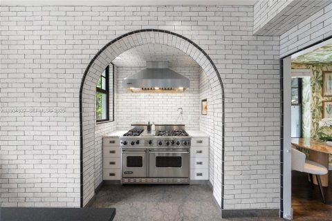 House in Miami, Florida 4 bedrooms, 248.23 sq.m. № 1994052 - photo 18