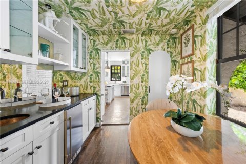 House in Miami, Florida 4 bedrooms, 248.23 sq.m. № 1994052 - photo 19