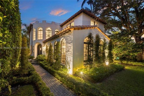 House in Miami, Florida 4 bedrooms, 248.23 sq.m. № 1994052 - photo 2