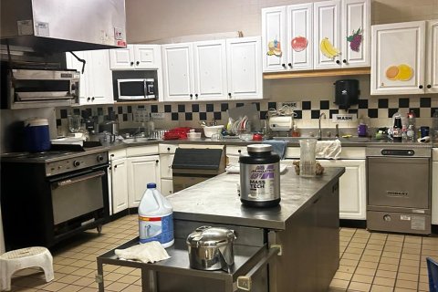 Propiedad comercial en alquiler en Lake Mary, Florida, 861.48 m2 № 1545275 - foto 6