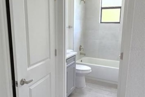 House in Palm Bay, Florida 4 bedrooms, 209.03 sq.m. № 1736850 - photo 10