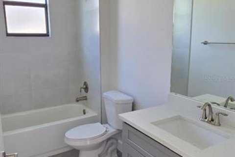 House in Palm Bay, Florida 4 bedrooms, 209.03 sq.m. № 1736850 - photo 18