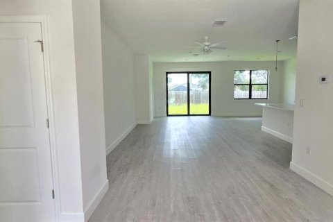 House in Palm Bay, Florida 4 bedrooms, 209.03 sq.m. № 1736850 - photo 7