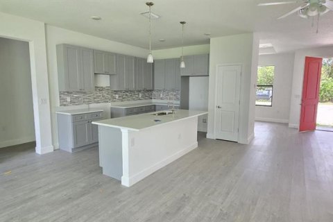 House in Palm Bay, Florida 4 bedrooms, 209.03 sq.m. № 1736850 - photo 14