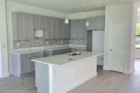House in Palm Bay, Florida 4 bedrooms, 209.03 sq.m. № 1736850 - photo 5