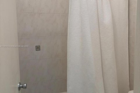 Townhouse in Doral, Florida 3 bedrooms, 117.06 sq.m. № 1955886 - photo 19