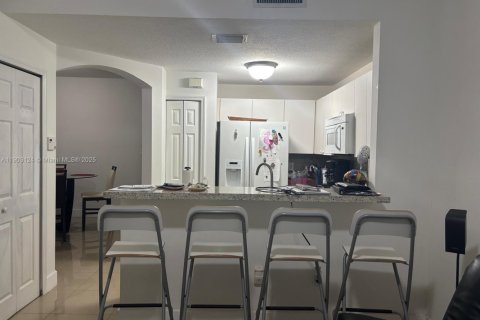 Townhouse in Doral, Florida 3 bedrooms, 117.06 sq.m. № 1955886 - photo 7