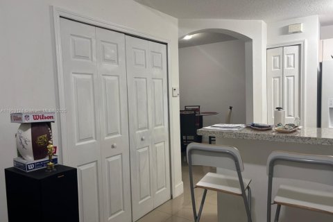 Townhouse in Doral, Florida 3 bedrooms, 117.06 sq.m. № 1955886 - photo 8