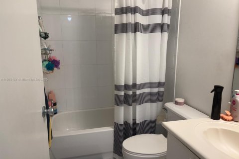 Townhouse in Doral, Florida 3 bedrooms, 117.06 sq.m. № 1955886 - photo 20