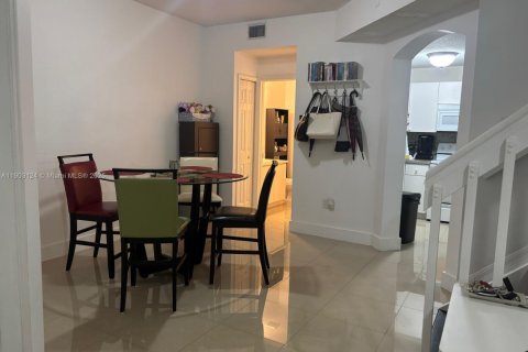 Townhouse in Doral, Florida 3 bedrooms, 117.06 sq.m. № 1955886 - photo 5