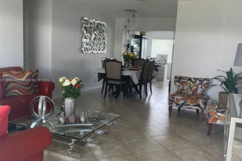 Casa en venta en Tamarac, Florida, 2 dormitorios, 124.67 m2 № 1811885 - foto 6