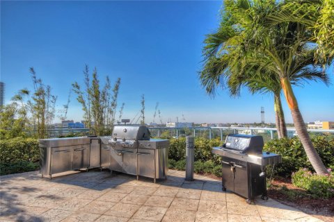 Condo in Miami, Florida, 2 bedrooms  № 1854888 - photo 26
