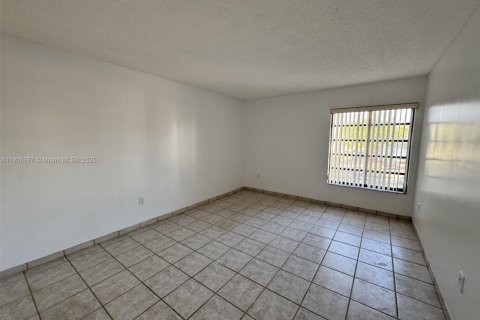 Condo in Miami, Florida, 2 bedrooms  № 1963279 - photo 16