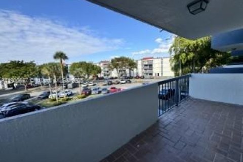 Condo in Miami, Florida, 2 bedrooms  № 1963279 - photo 22