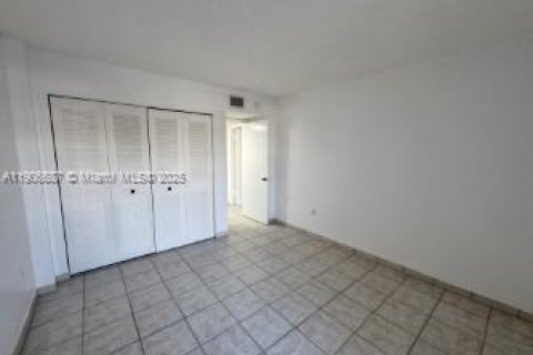 Condo in Miami, Florida, 2 bedrooms  № 1963279 - photo 20