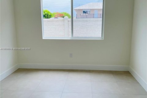 Apartamento en alquiler en Hialeah, Florida, 2 dormitorios № 1996471 - foto 10