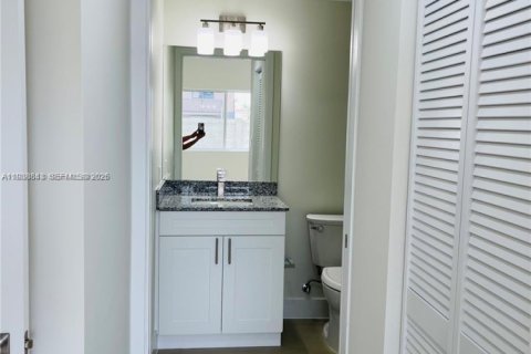 Apartamento en alquiler en Hialeah, Florida, 2 dormitorios № 1996471 - foto 11