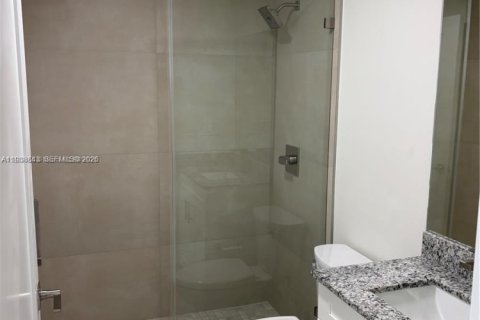 Apartamento en alquiler en Hialeah, Florida, 2 dormitorios № 1996471 - foto 12