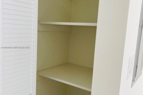 Apartamento en alquiler en Hialeah, Florida, 2 dormitorios № 1996471 - foto 6