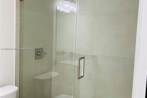 Apartamento en alquiler en Hialeah, Florida, 2 dormitorios № 1996471 - foto 9