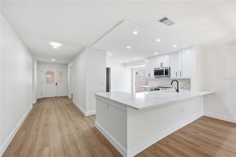 Купить виллу или дом в Сарасота, Флорида 9 комнат, 170.75м2, № 2225358 - фото 11
