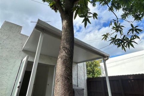 Villa ou maison à louer à Miami, Floride: 2 chambres № 1989752 - photo 13