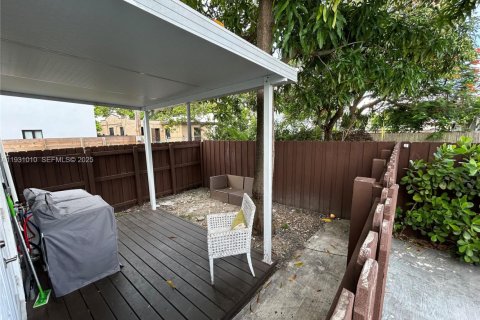 Villa ou maison à louer à Miami, Floride: 2 chambres № 1989752 - photo 4