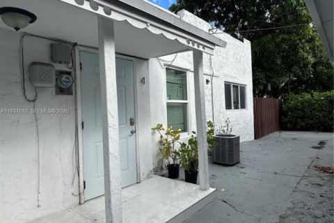 Villa ou maison à louer à Miami, Floride: 2 chambres № 1989752 - photo 1