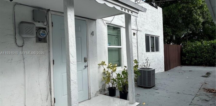 Villa ou maison à Miami, Floride 2 chambres № 1989752