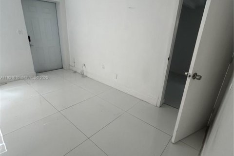 Villa ou maison à louer à Miami, Floride: 2 chambres № 1989752 - photo 9