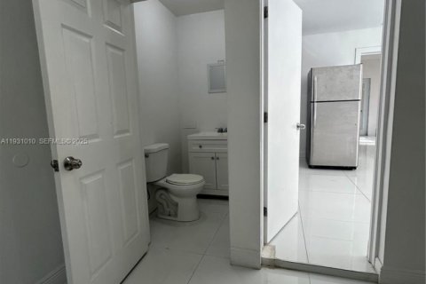Villa ou maison à louer à Miami, Floride: 2 chambres № 1989752 - photo 7